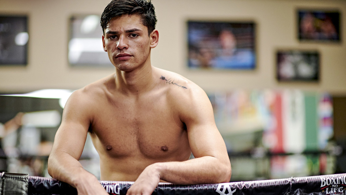 De La Hoya says Garcia has the "it factor"—something the former champ knows a thing or two about.
